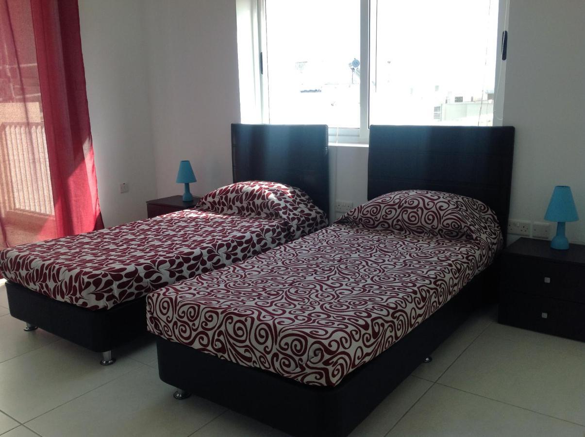 8Villa Saint Julian's 外观 照片