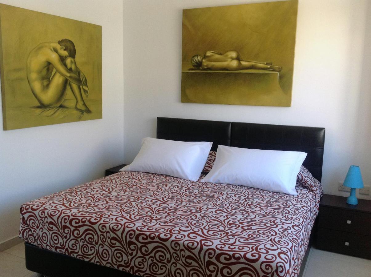8Villa Saint Julian's 外观 照片