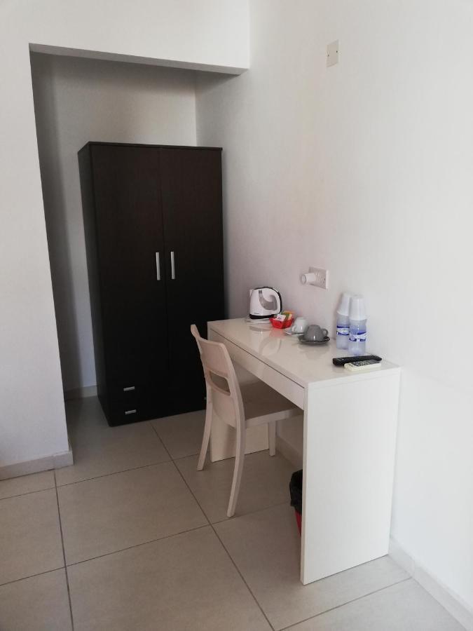 8Villa Saint Julian's 外观 照片