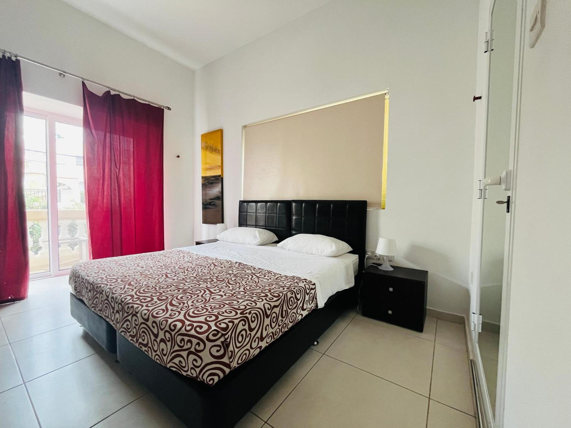 8Villa Saint Julian's 外观 照片