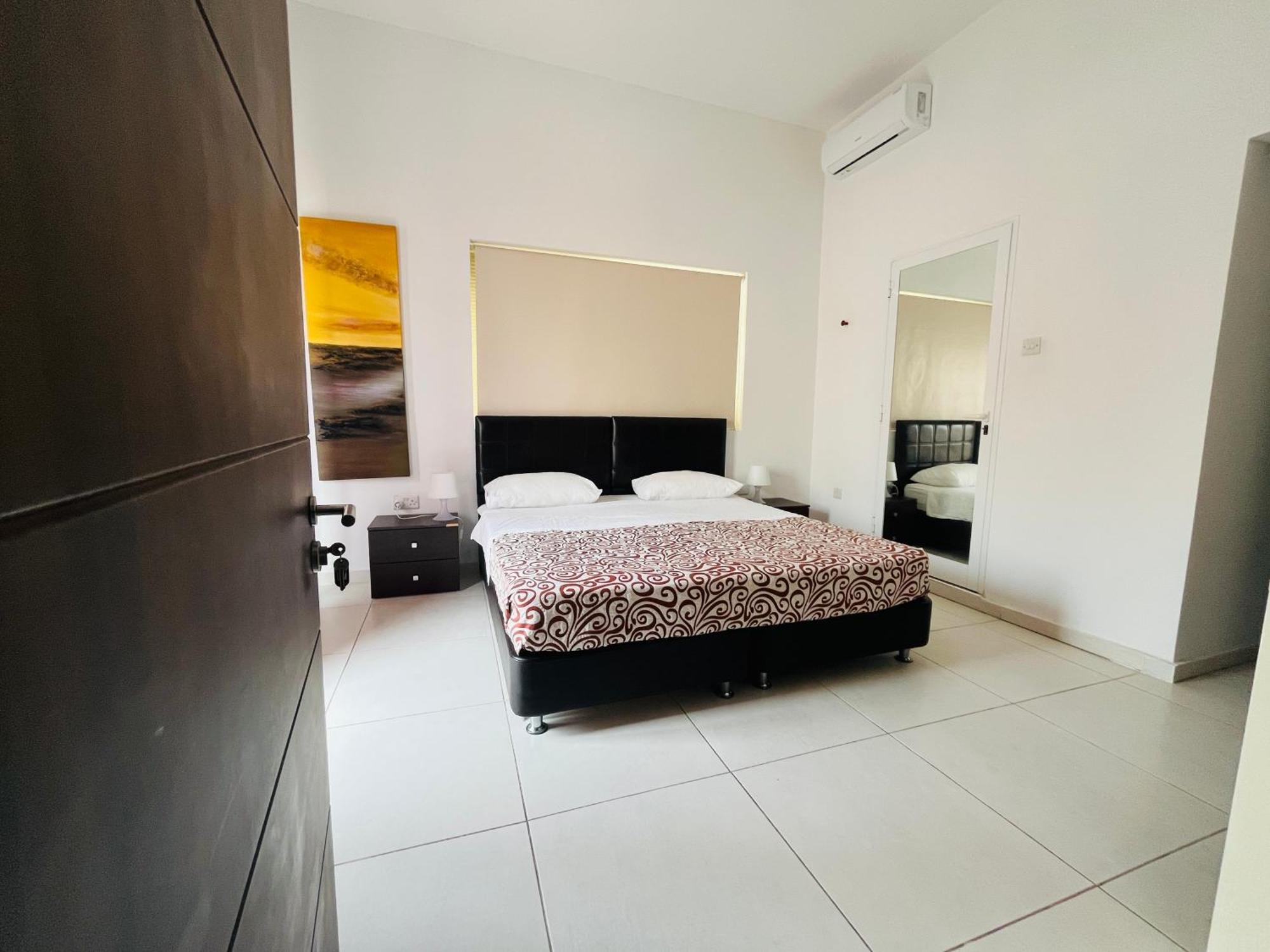 8Villa Saint Julian's 外观 照片