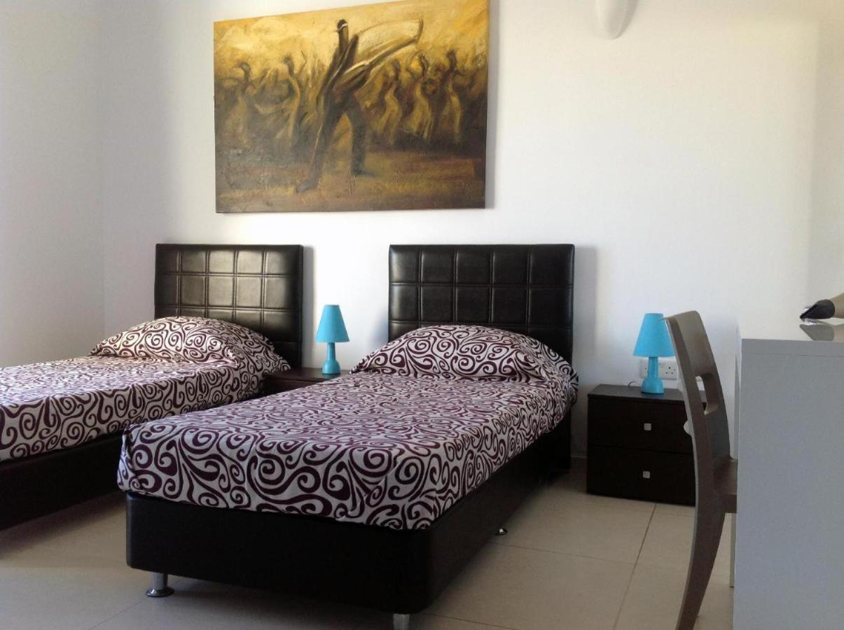 8Villa Saint Julian's 外观 照片