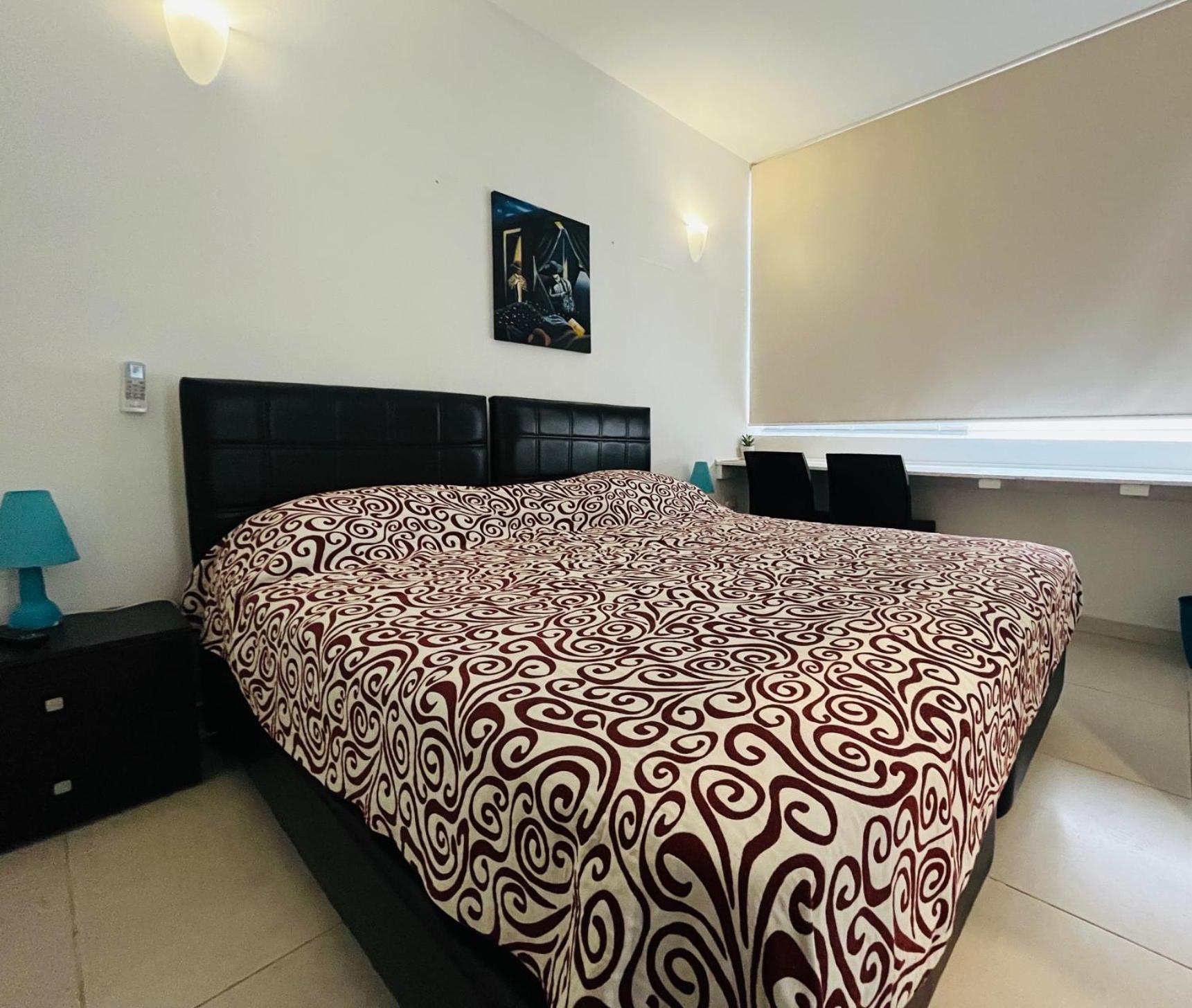 8Villa Saint Julian's 外观 照片